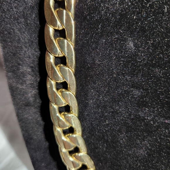 Gold Cuban Chain Necklace - Picture 3 of 3